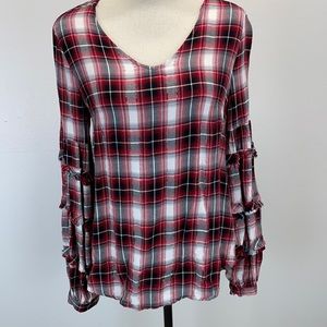 ⭐️🌸June&Delancey plaid balloon sleeve raw hem top